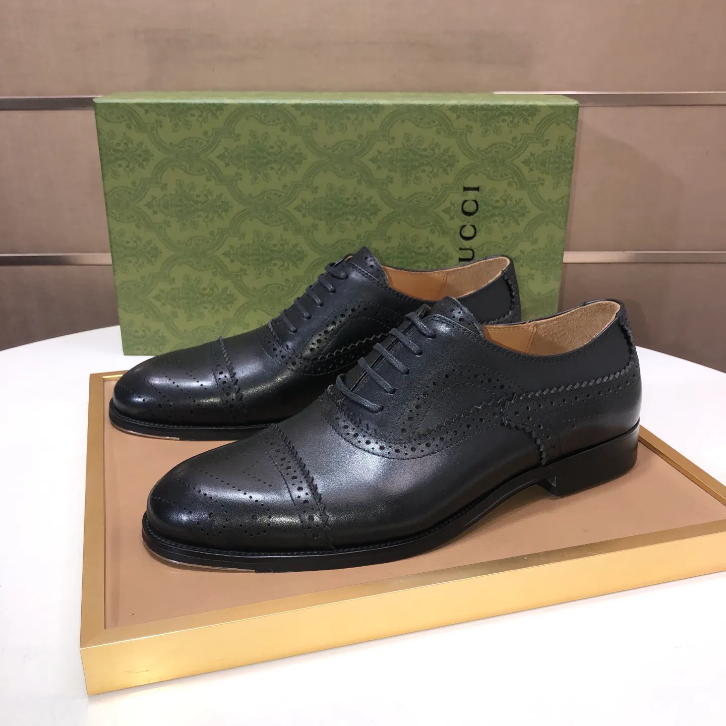 Men's shoes 💰660💰 Brand: GUCCI (Gucci) Standard code: Men's size 38/44 (45/46 can be customized) Grade: Same as the official website Original quality Material: Original cowhide Water-dyed cowhide lining Original rubber outsole Style category: Men's fashionable casual leather shoes Distinguished big-name luxury elements top luxury Color: Actual picture